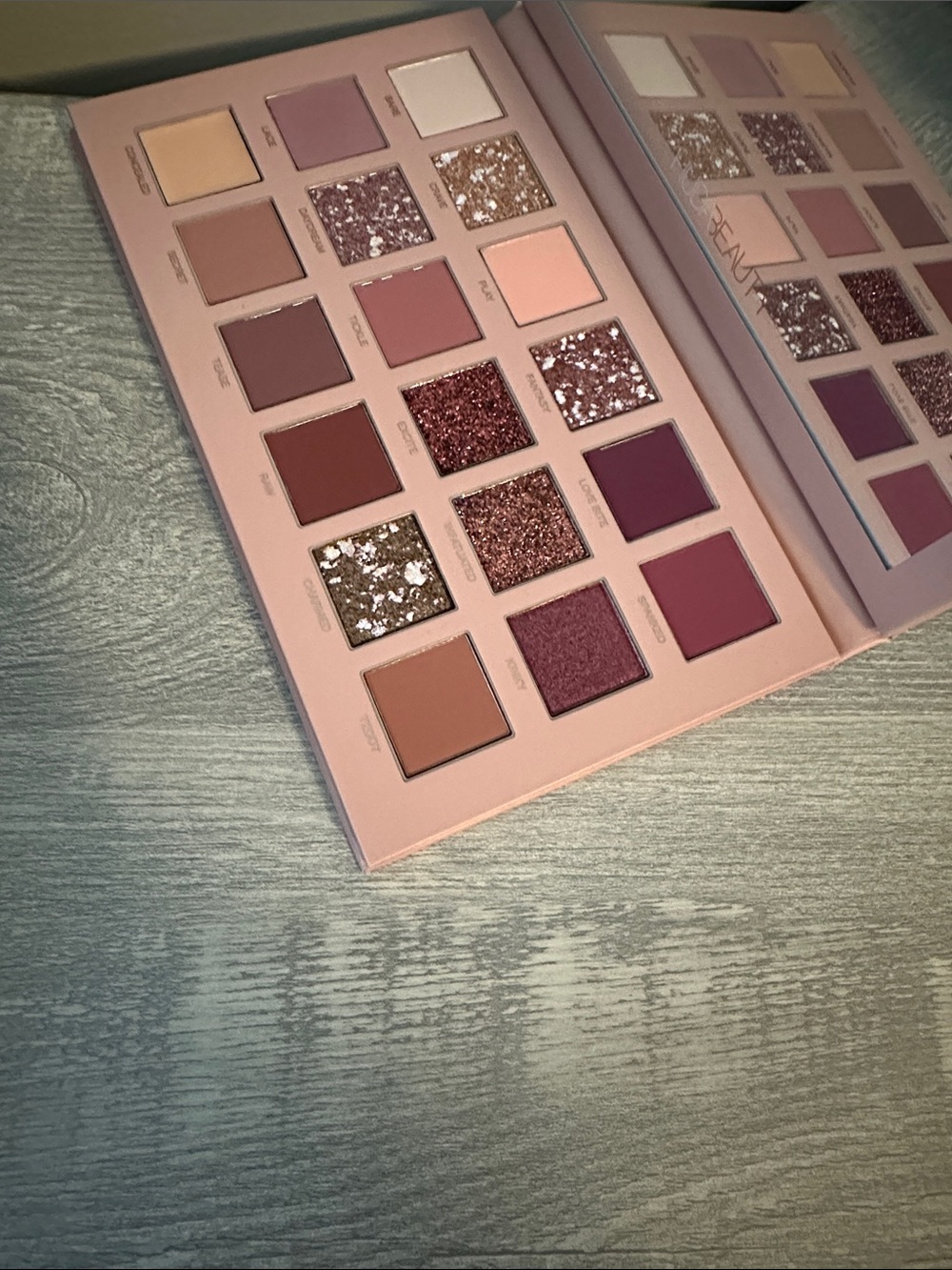 NWOT HUDA BEAUTY NUDE Eyeshadow Palette - Pink - Picture 3 of 3